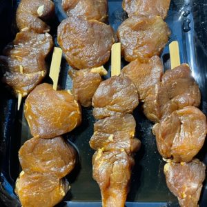 560. Varkenshaas saté